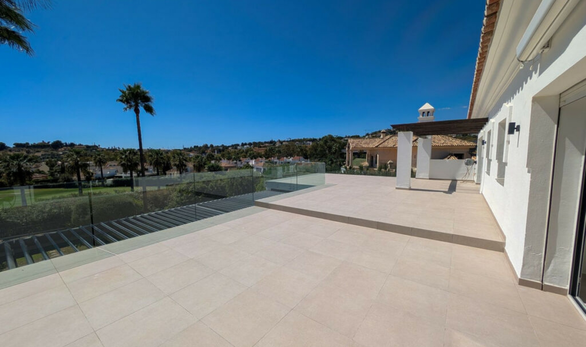 Resale - House -
Nueva Andalucía