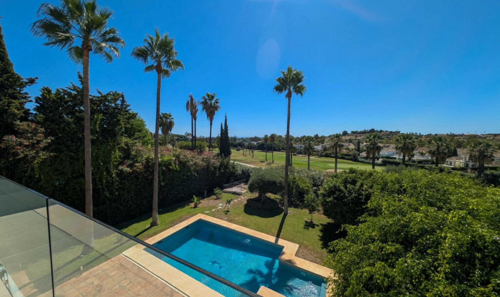 Resale - House -
Nueva Andalucía