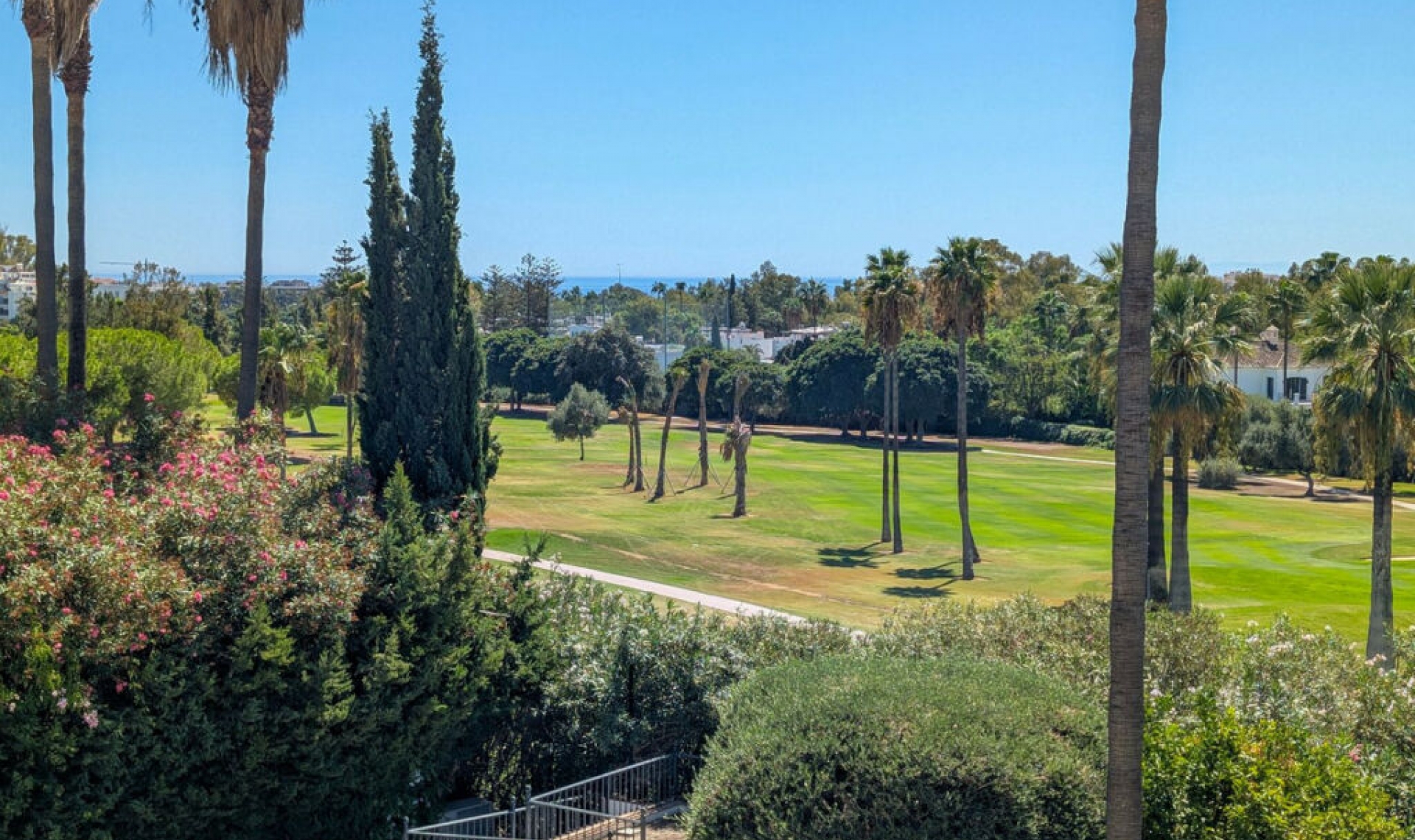 Resale - House -
Nueva Andalucía