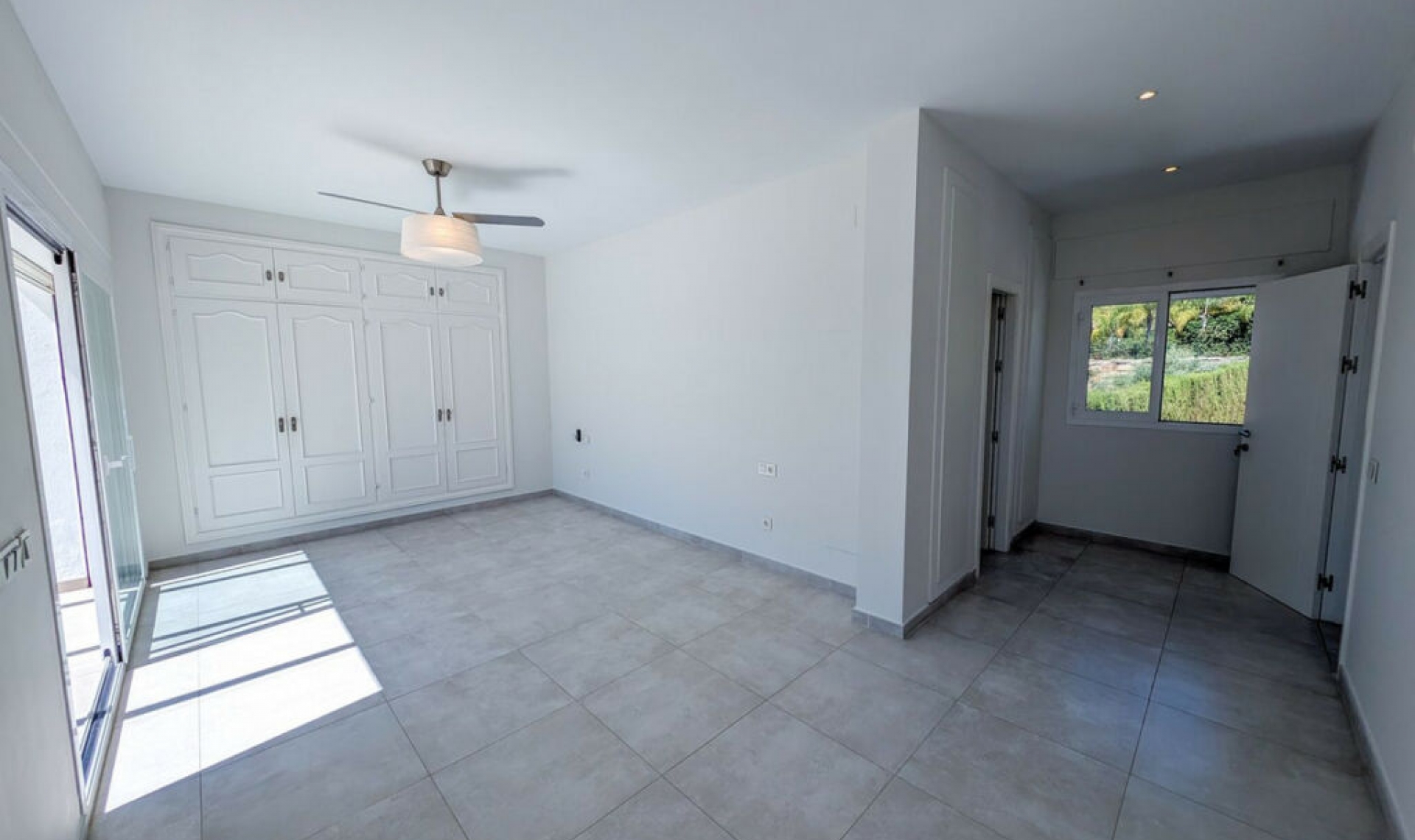 Resale - House -
Nueva Andalucía