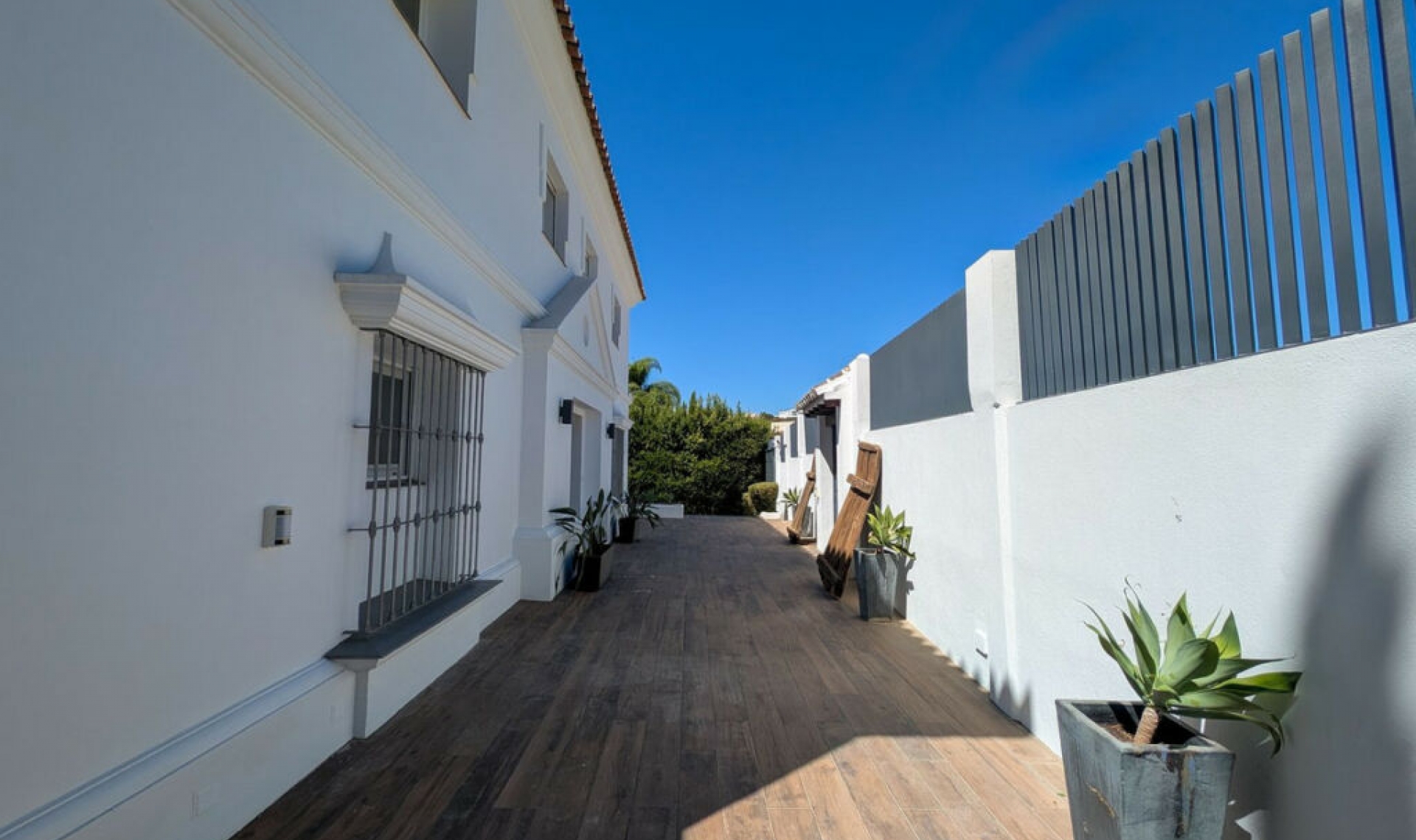 Resale - House -
Nueva Andalucía