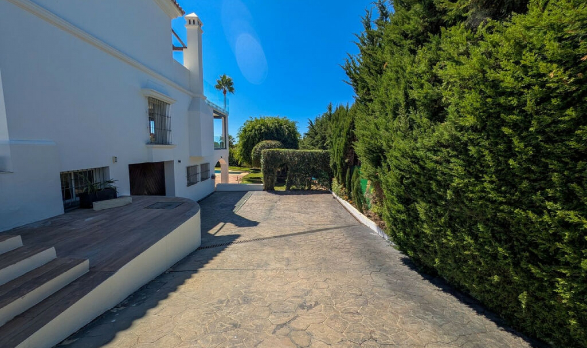 Resale - House -
Nueva Andalucía