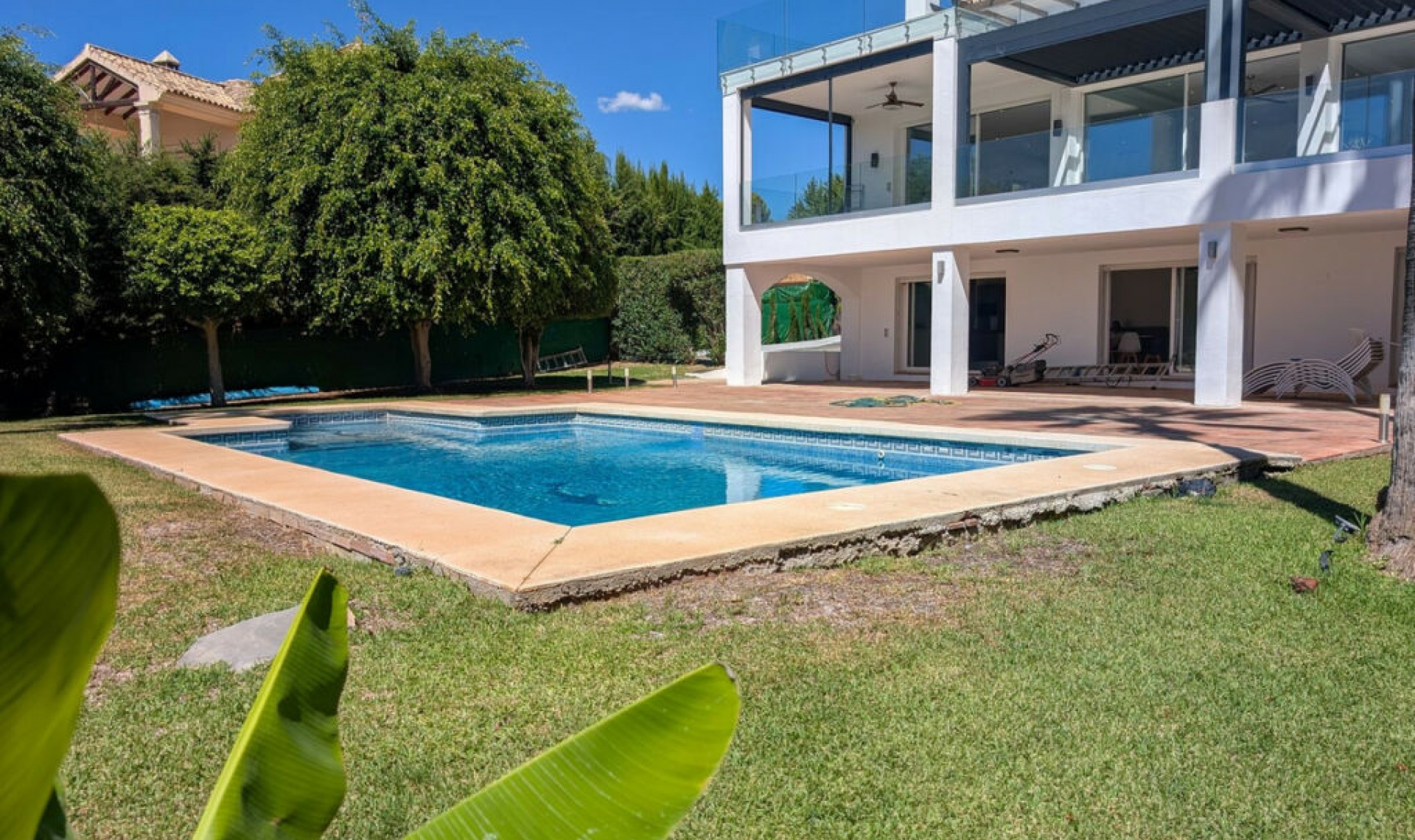 Resale - House -
Nueva Andalucía