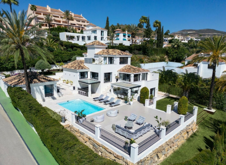 Resale - House -
Nueva Andalucía