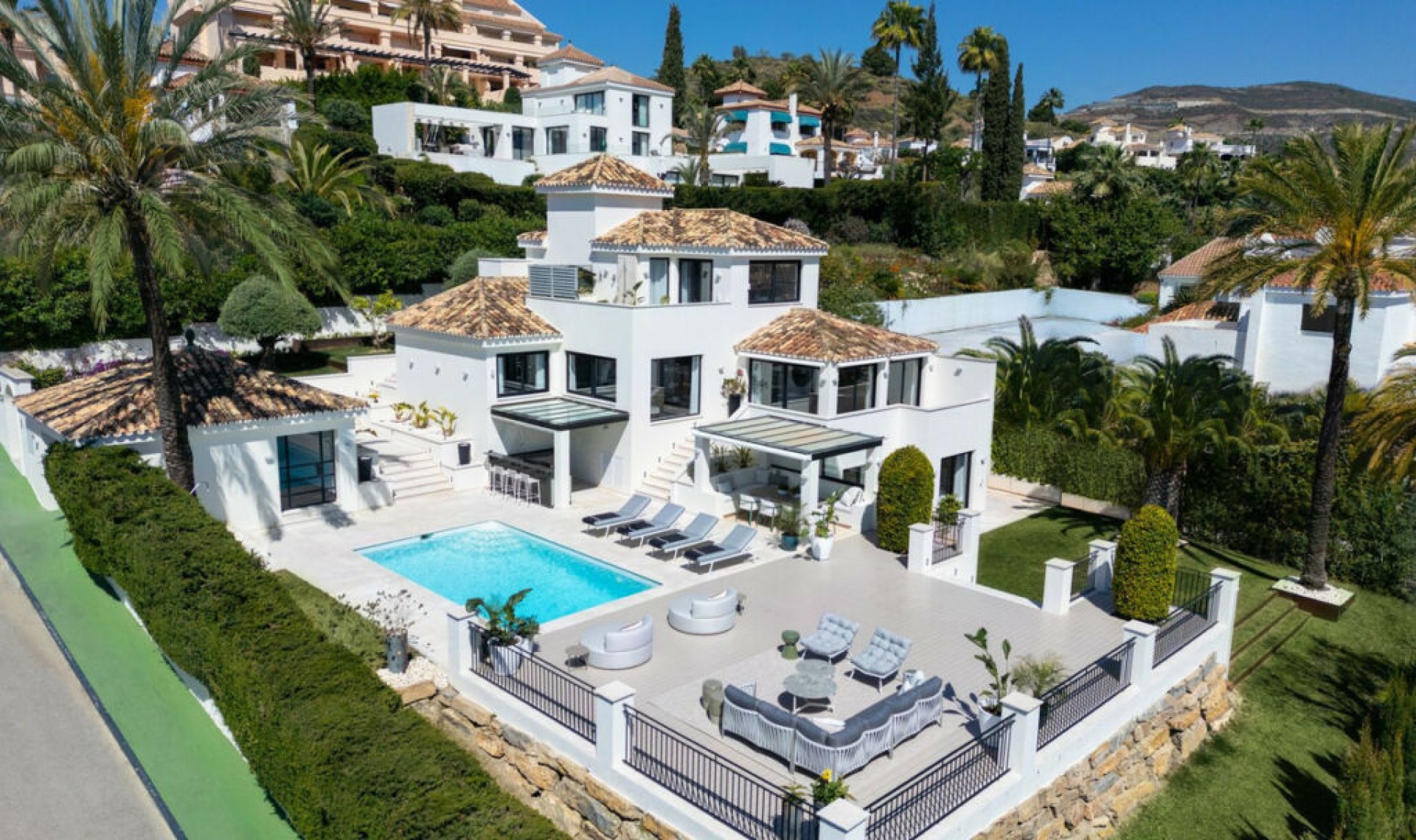 Resale - House -
Nueva Andalucía