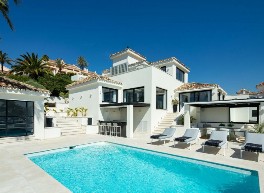 Resale - House -
Nueva Andalucía