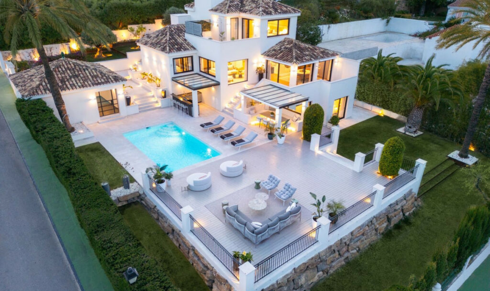 Resale - House -
Nueva Andalucía