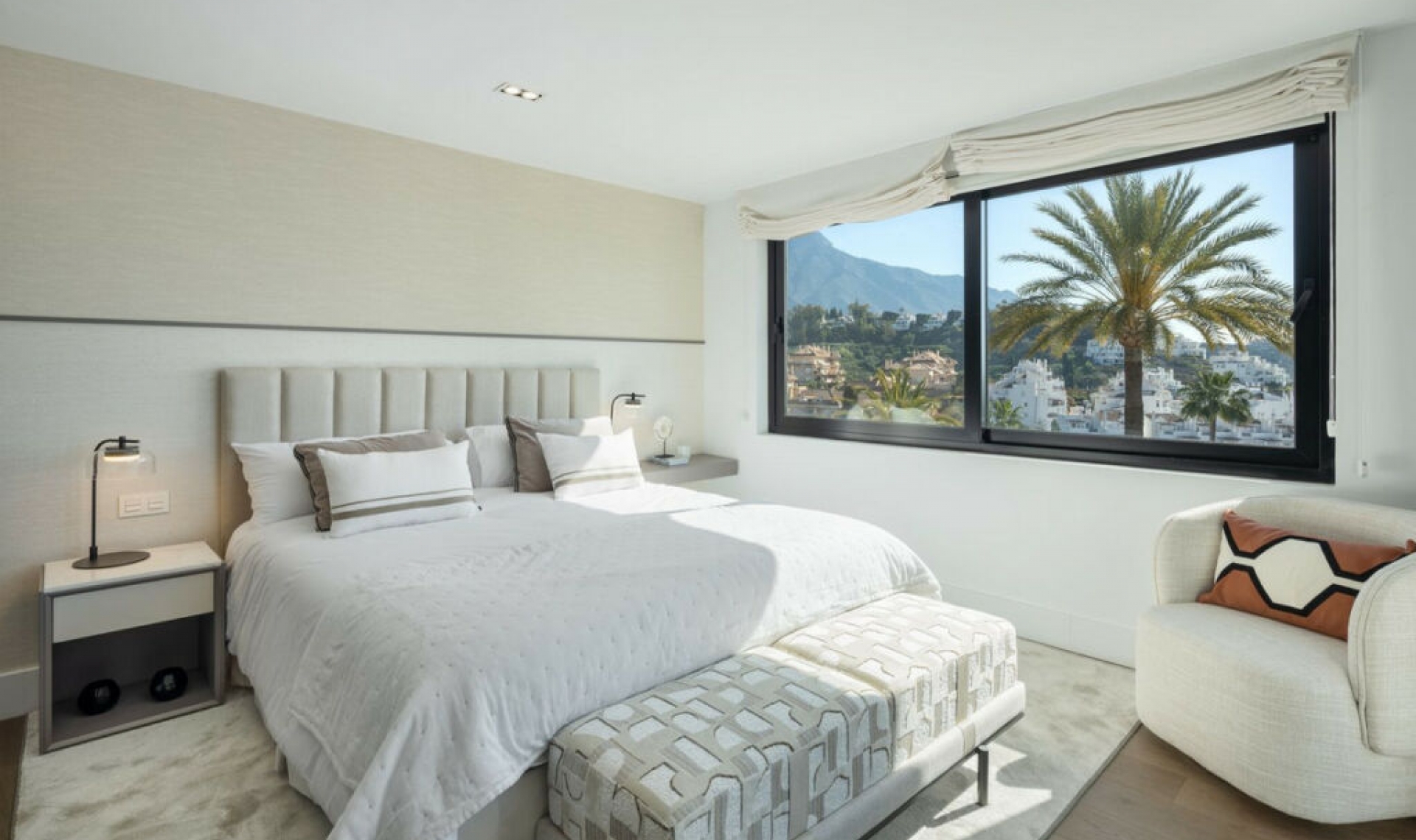 Resale - House -
Nueva Andalucía