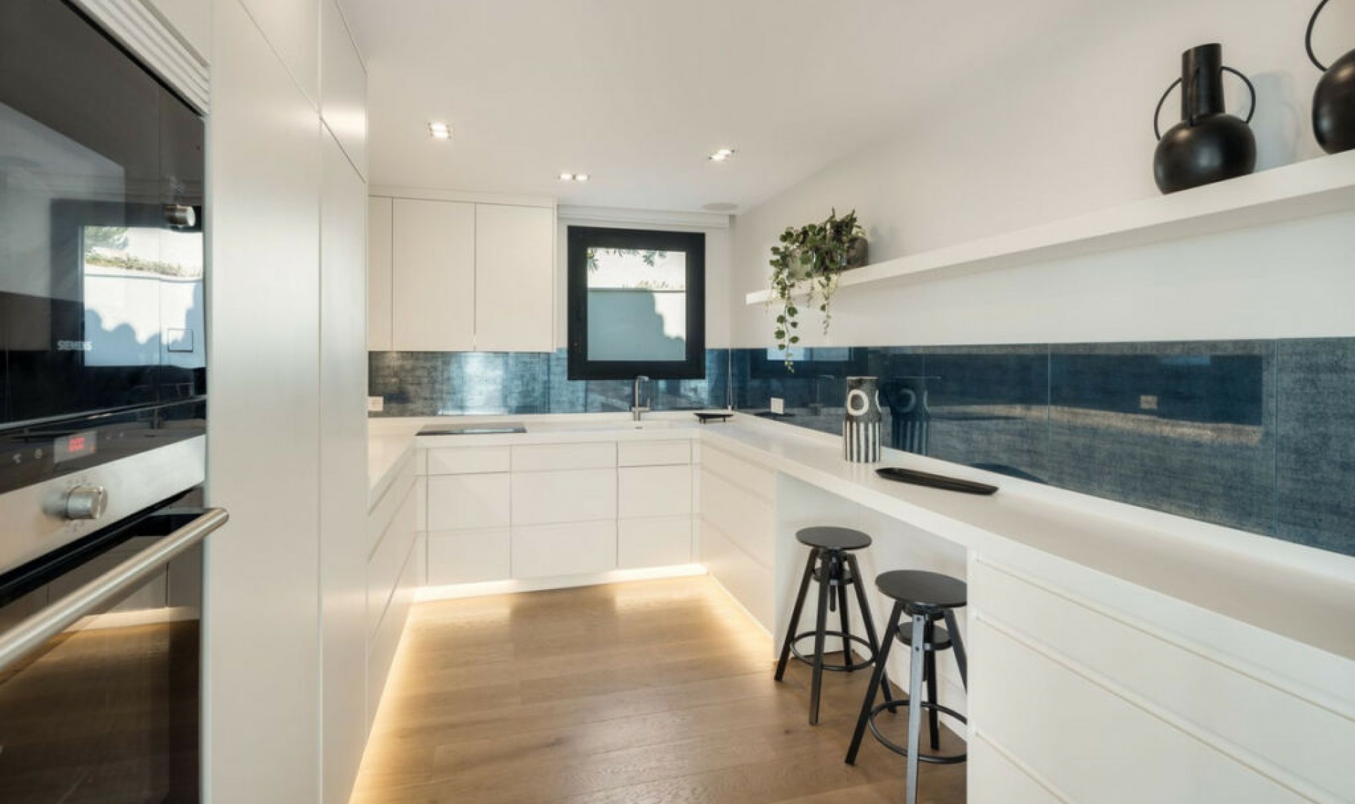 Resale - House -
Nueva Andalucía