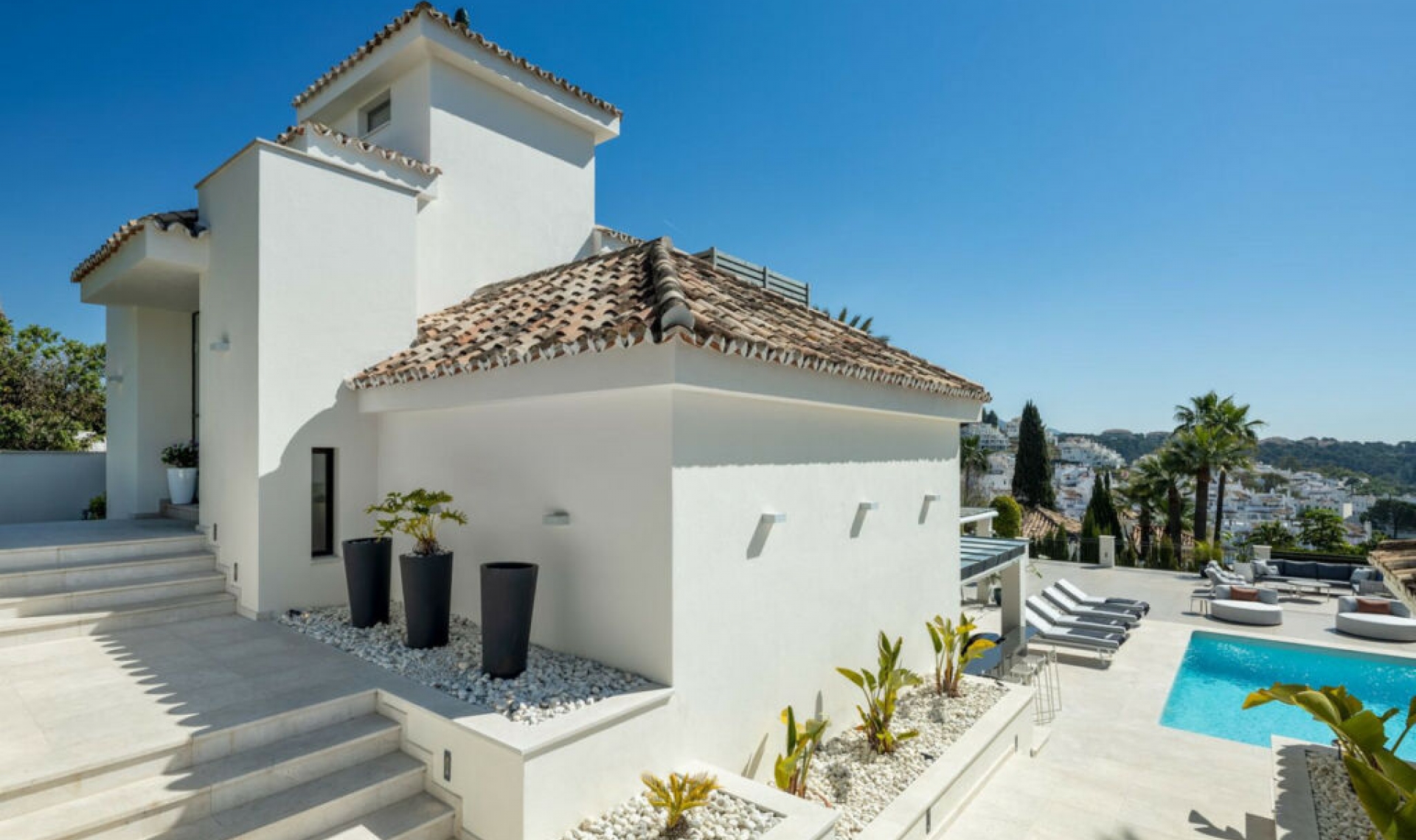 Resale - House -
Nueva Andalucía