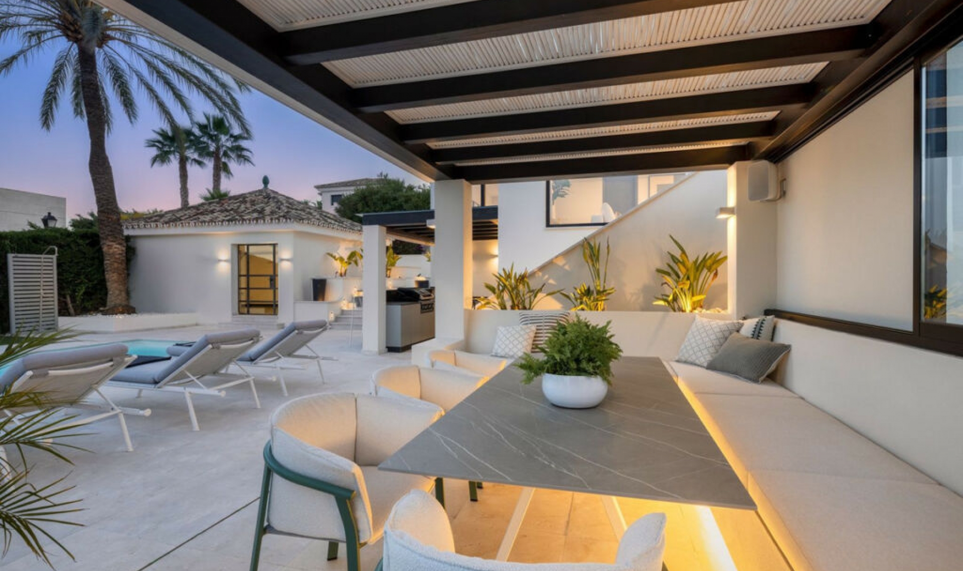 Resale - House -
Nueva Andalucía