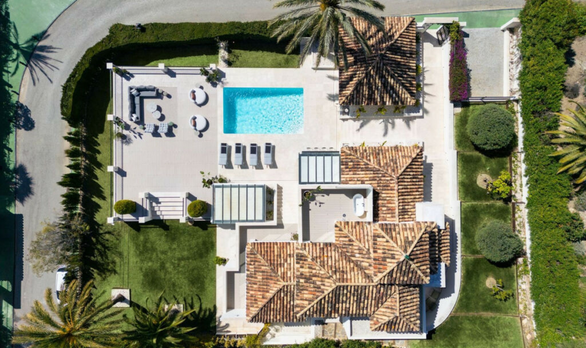 Resale - House -
Nueva Andalucía