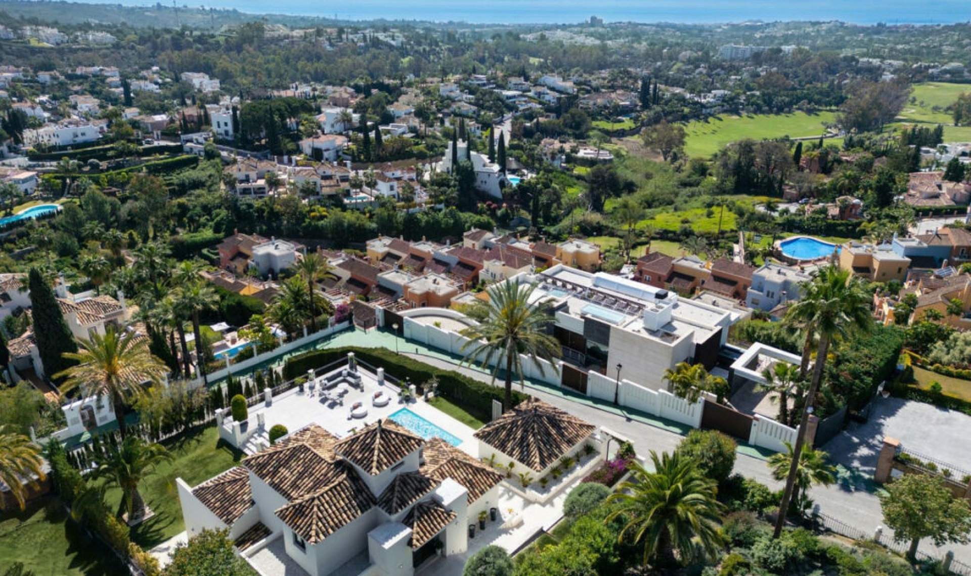 Resale - House -
Nueva Andalucía