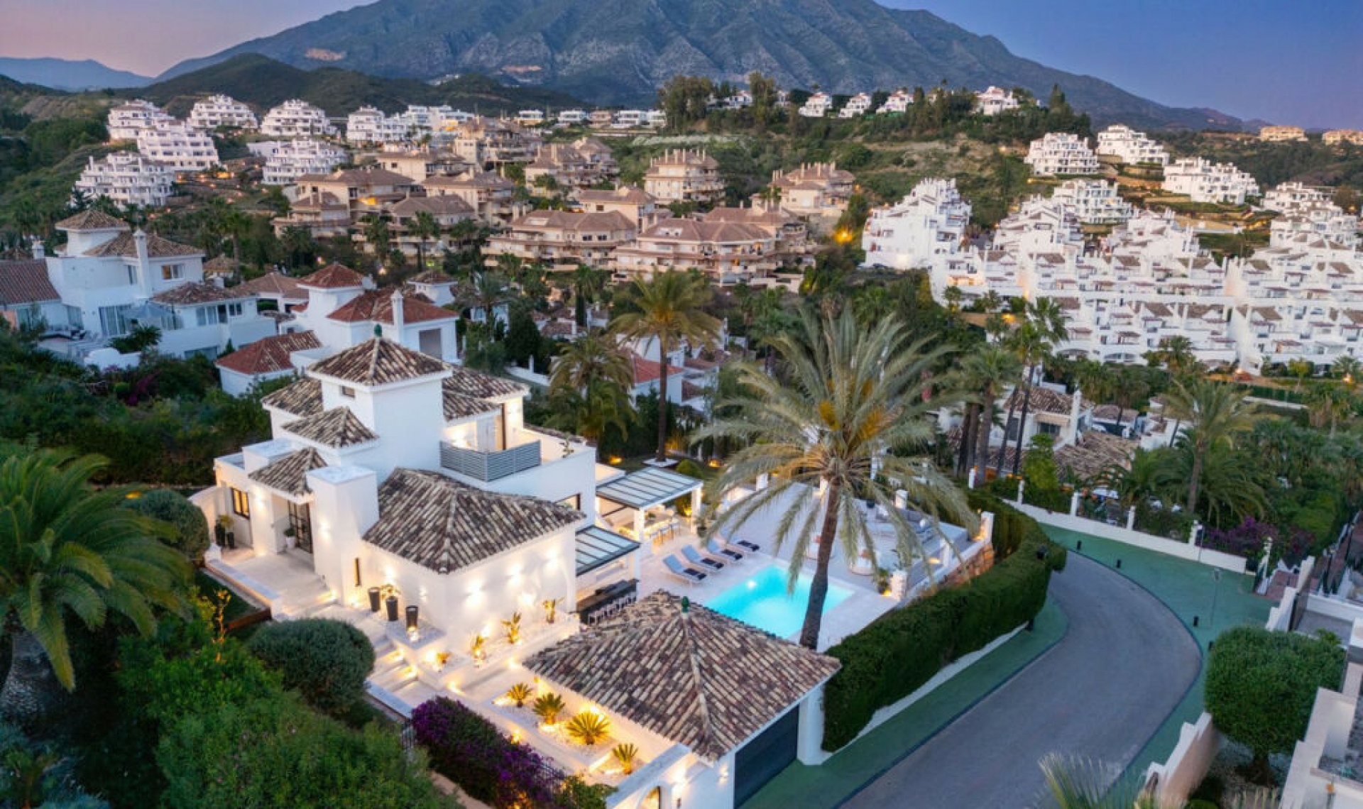 Resale - House -
Nueva Andalucía