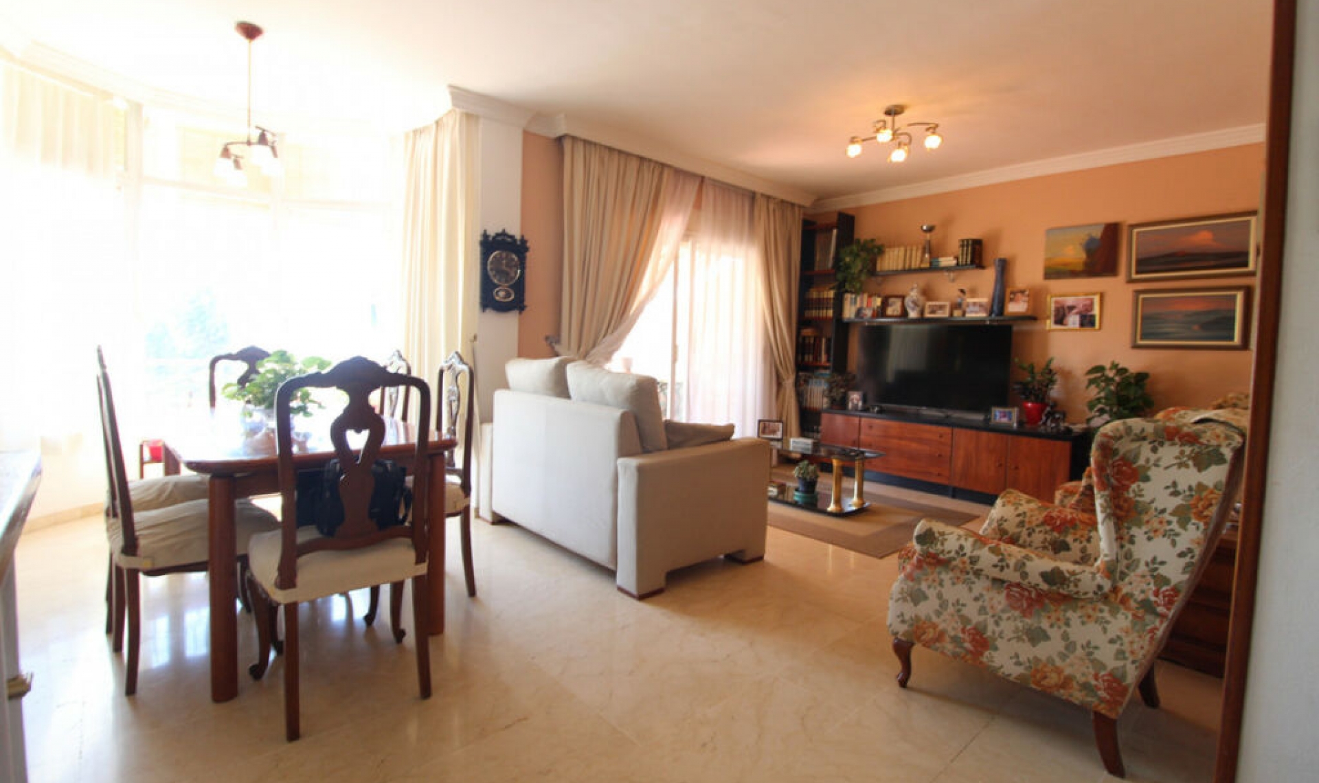 Resale - House -
Nueva Andalucía