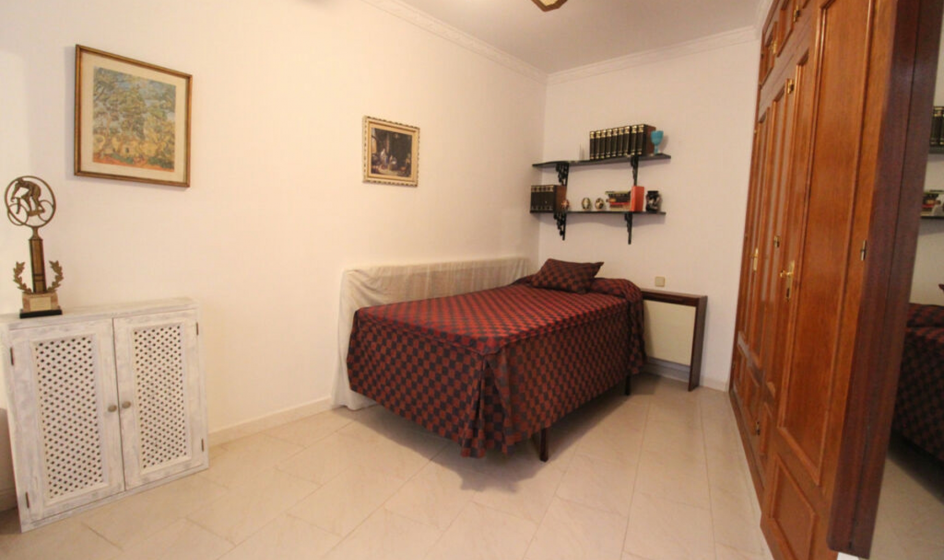 Resale - House -
Nueva Andalucía