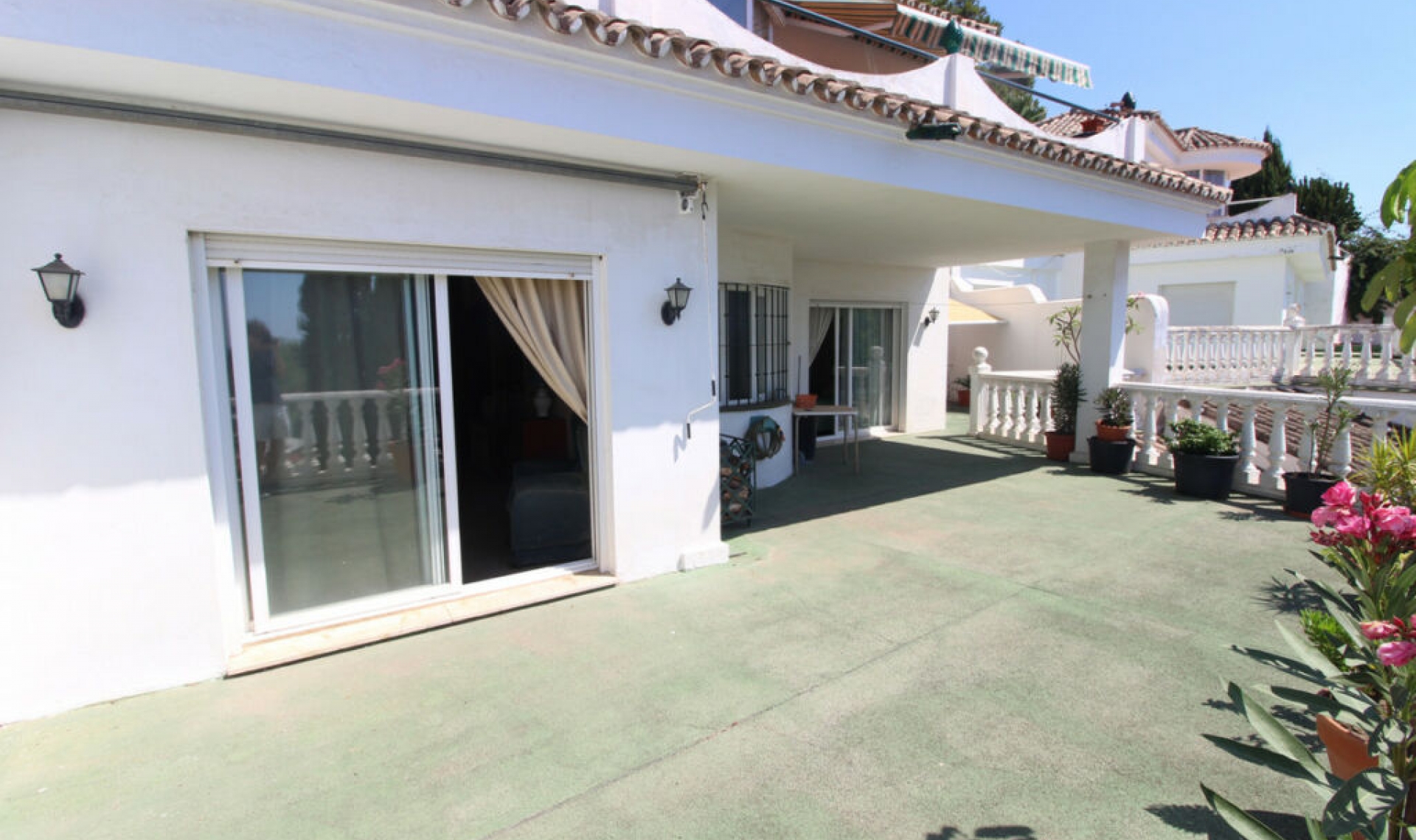 Resale - House -
Nueva Andalucía