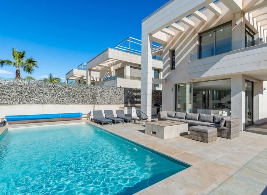 Resale - House -
Orihuela Costa