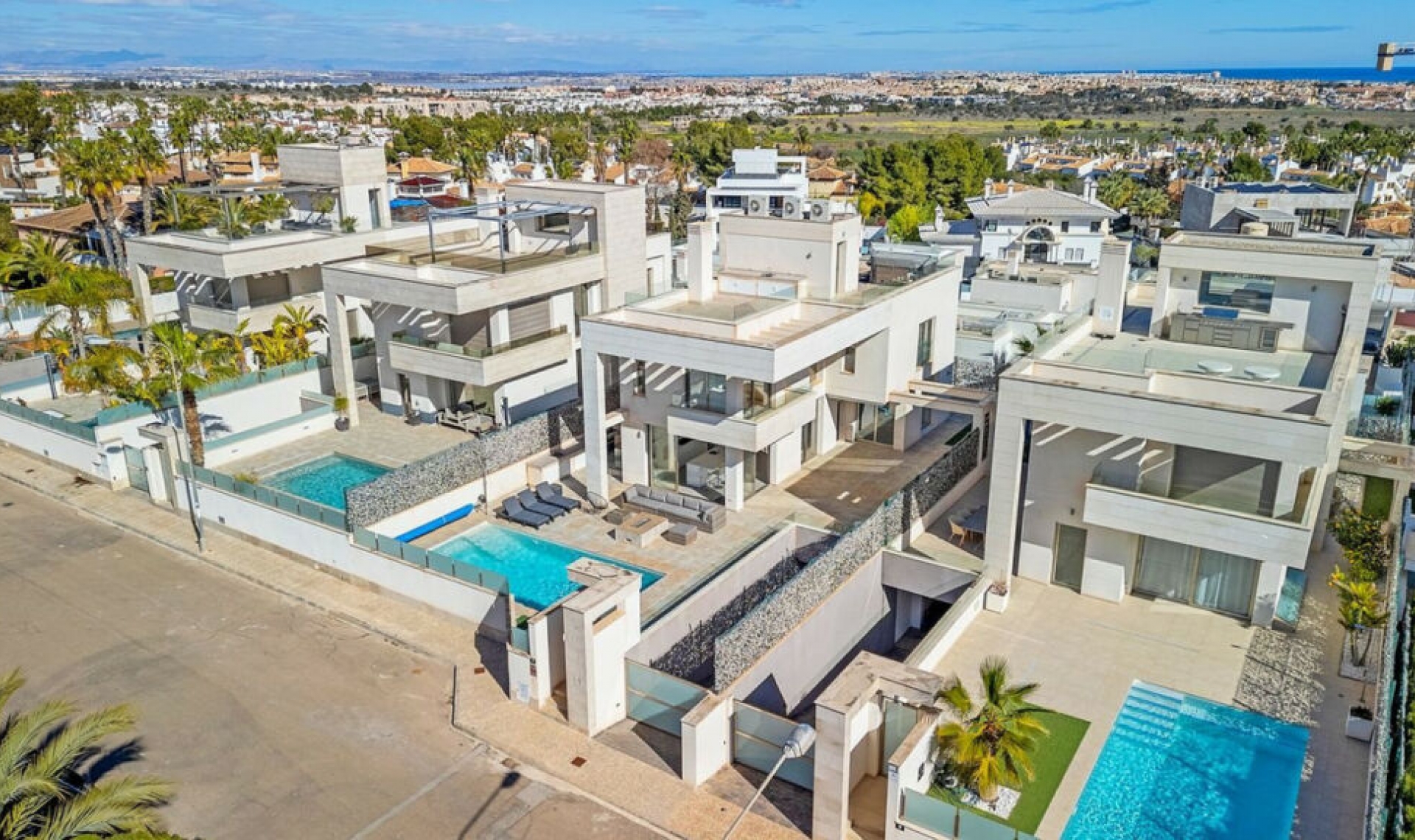 Resale - House -
Orihuela Costa