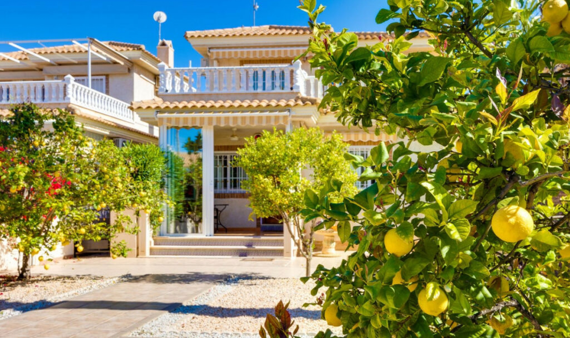 Resale - House -
Orihuela Costa