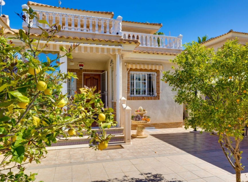 Resale - House -
Orihuela Costa