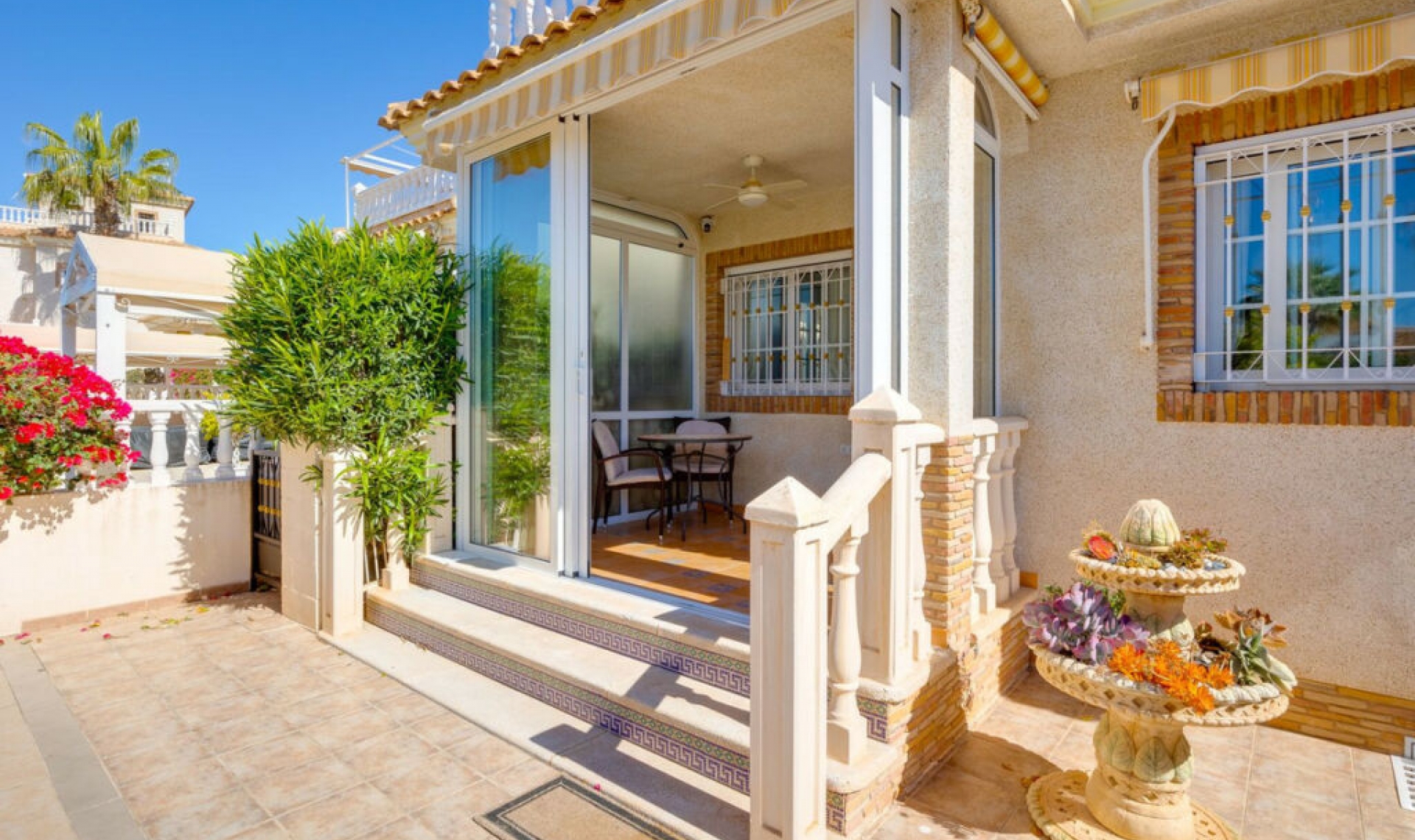 Resale - House -
Orihuela Costa