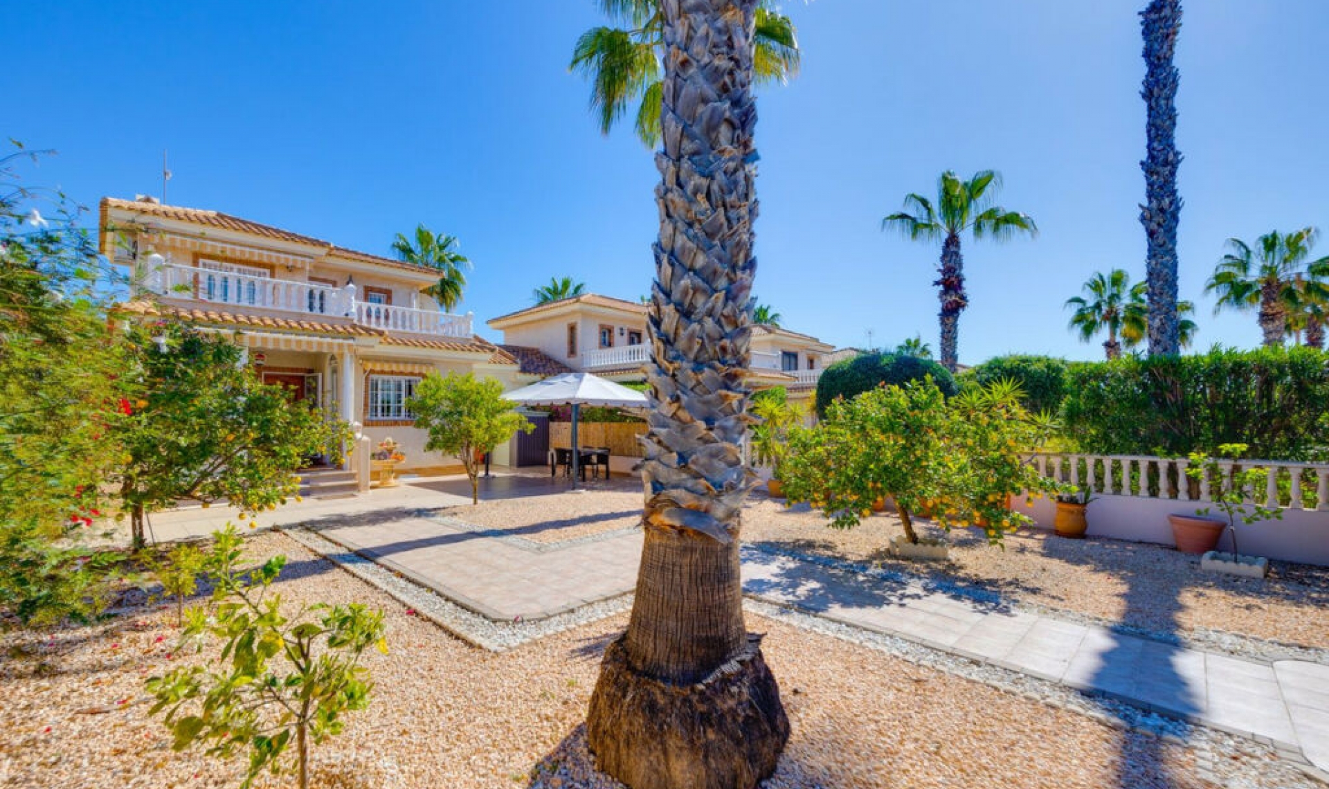 Resale - House -
Orihuela Costa