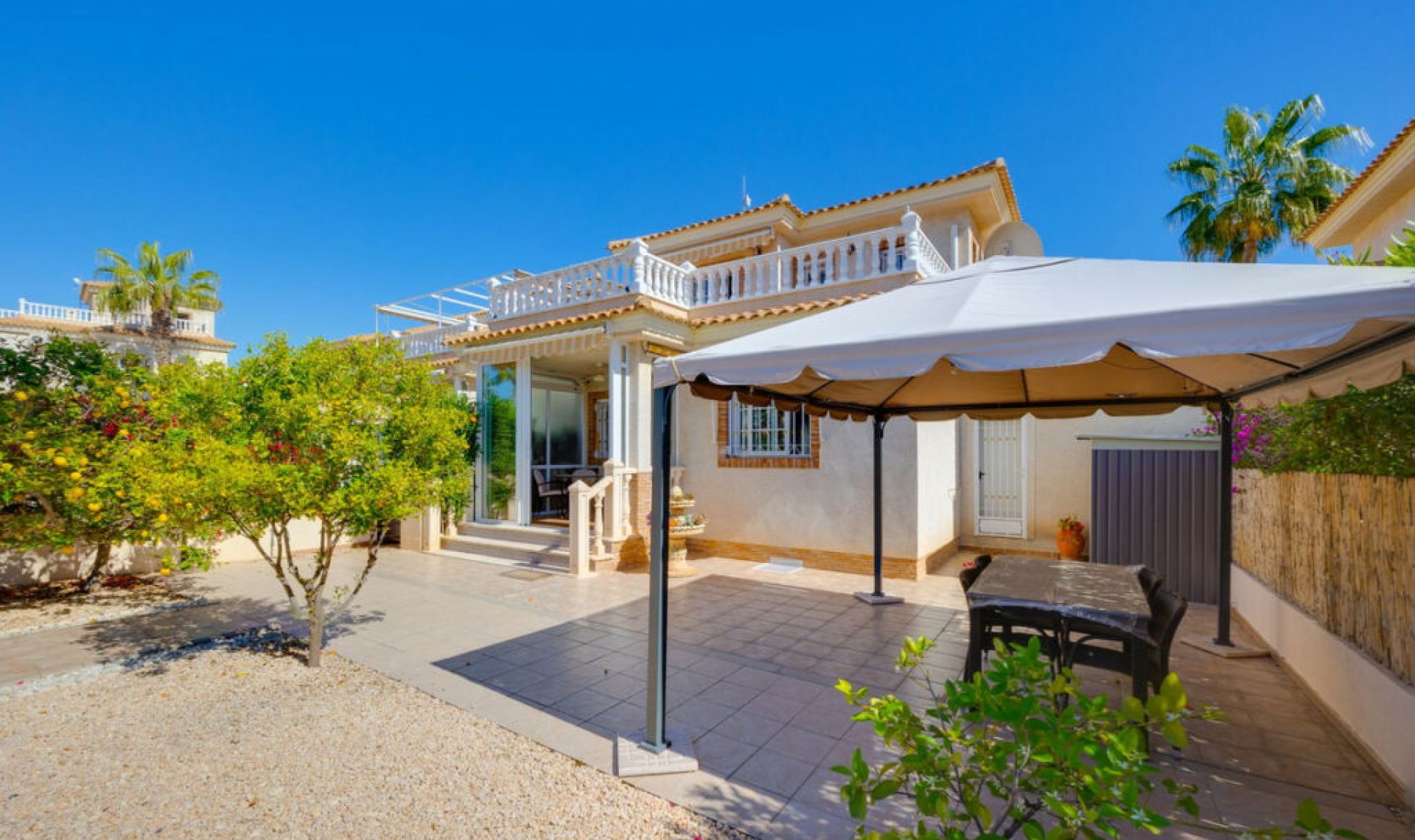 Resale - House -
Orihuela Costa