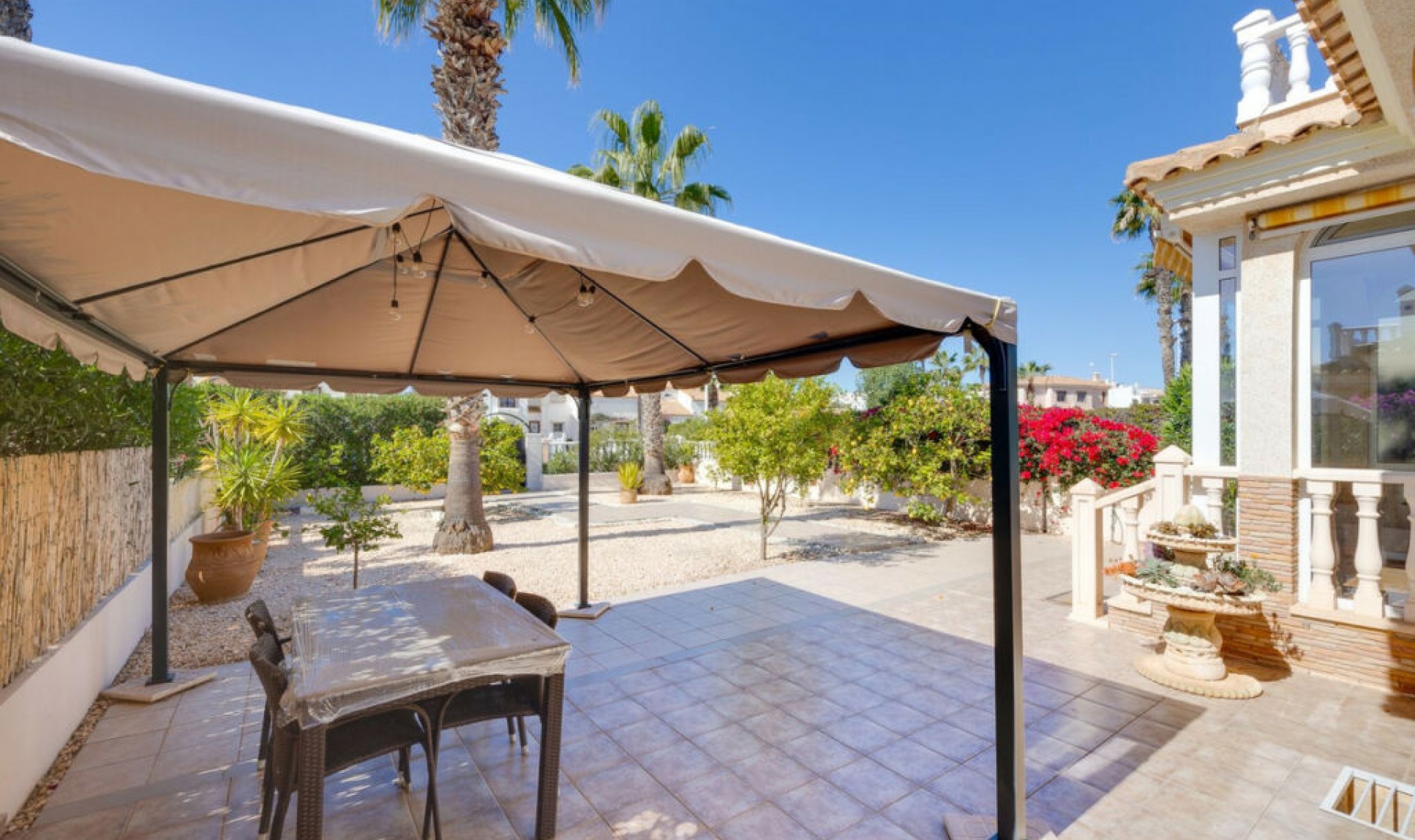 Resale - House -
Orihuela Costa