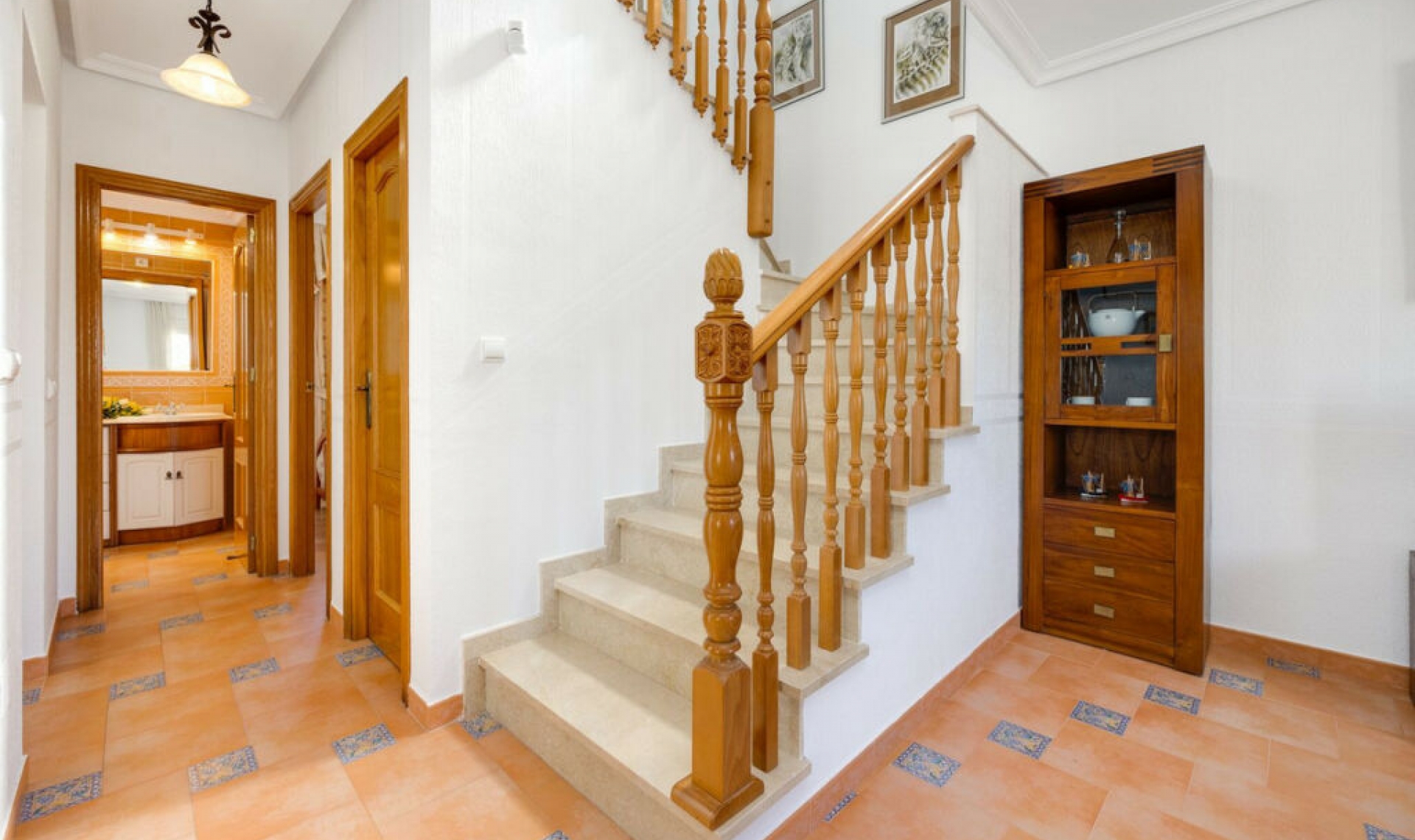 Resale - House -
Orihuela Costa