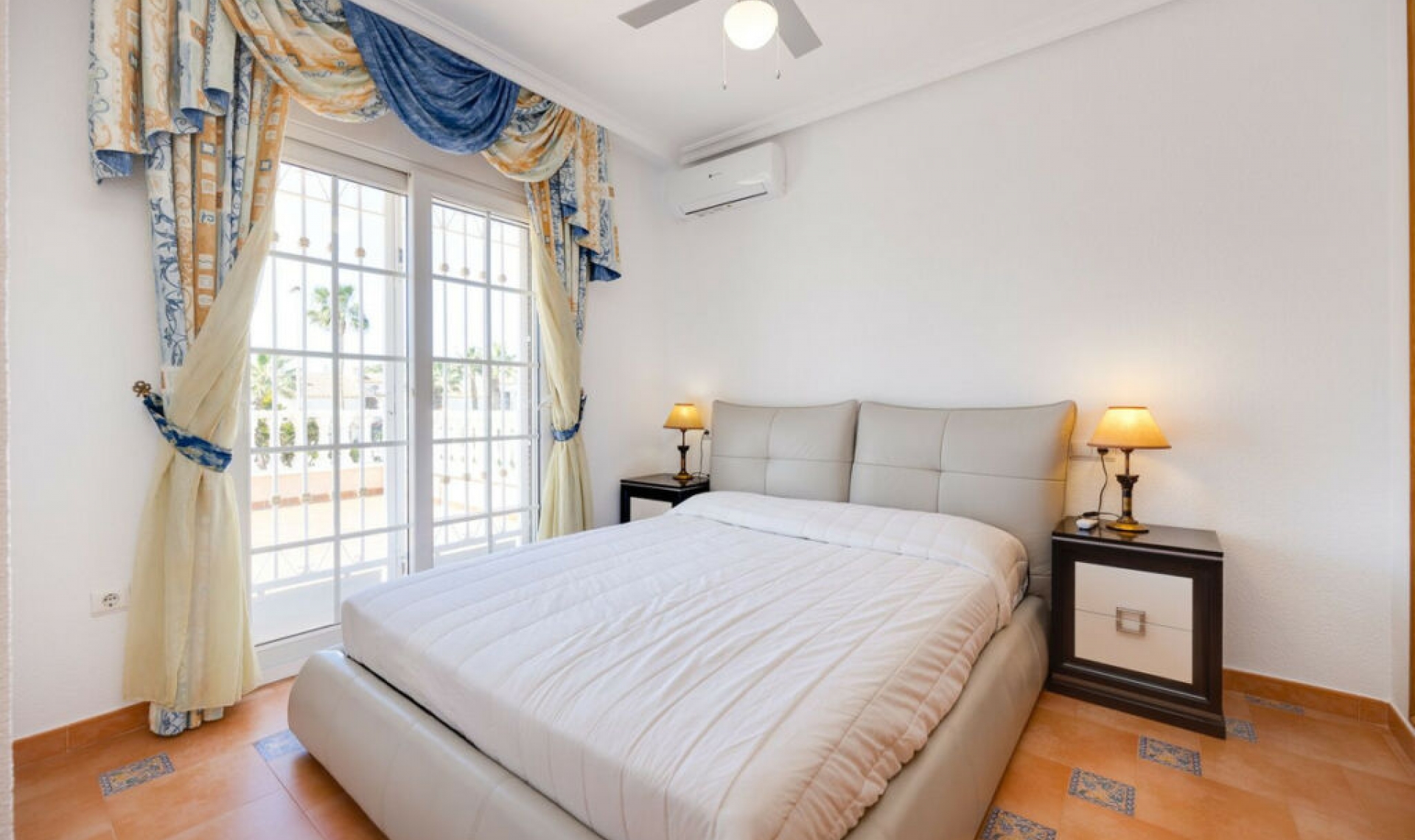 Resale - House -
Orihuela Costa