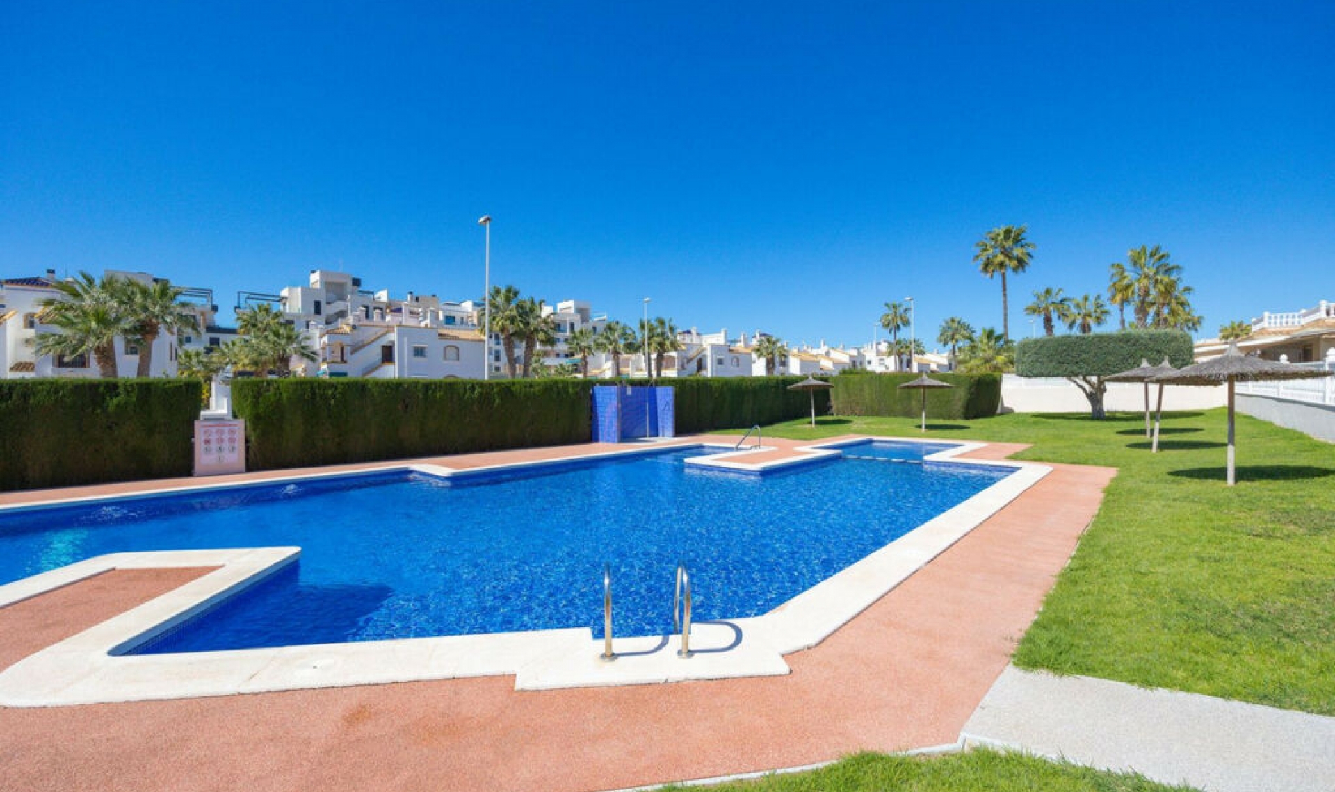 Resale - House -
Orihuela Costa