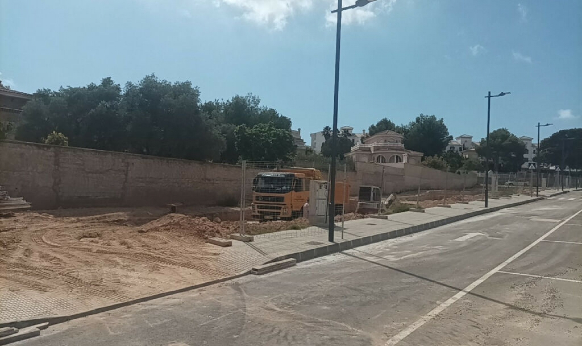 Resale - House -
Orihuela