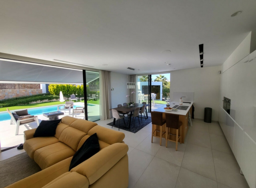 Resale - House -
Orihuela