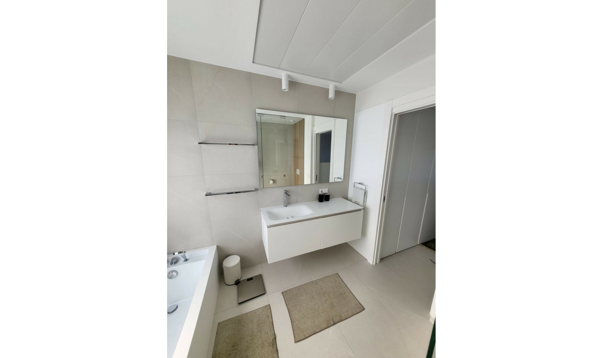 Resale - House -
Orihuela