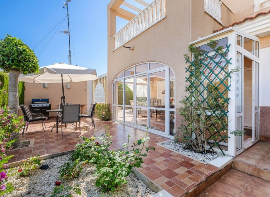 Resale - House -
Playa Flamenca