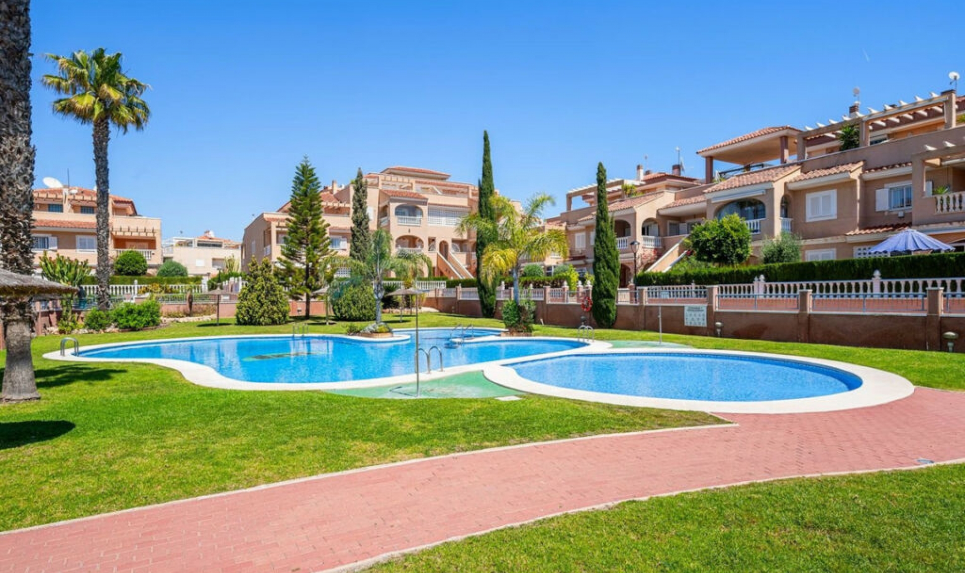 Resale - House -
Playa Flamenca