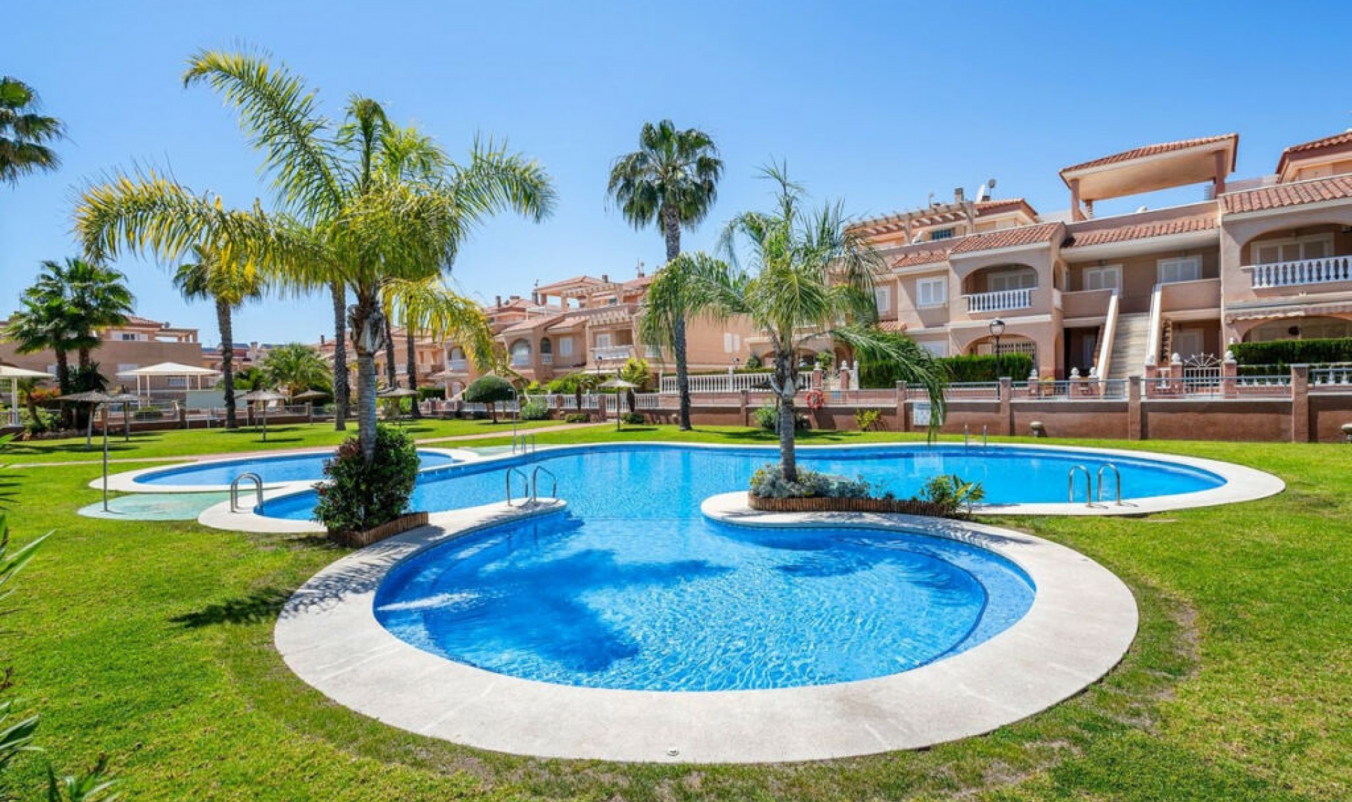 Resale - House -
Playa Flamenca