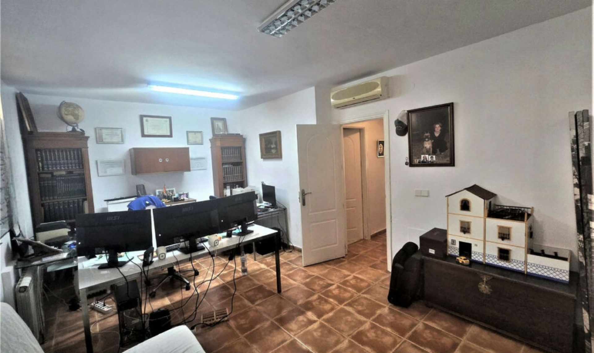 Resale - House -
Playamar
