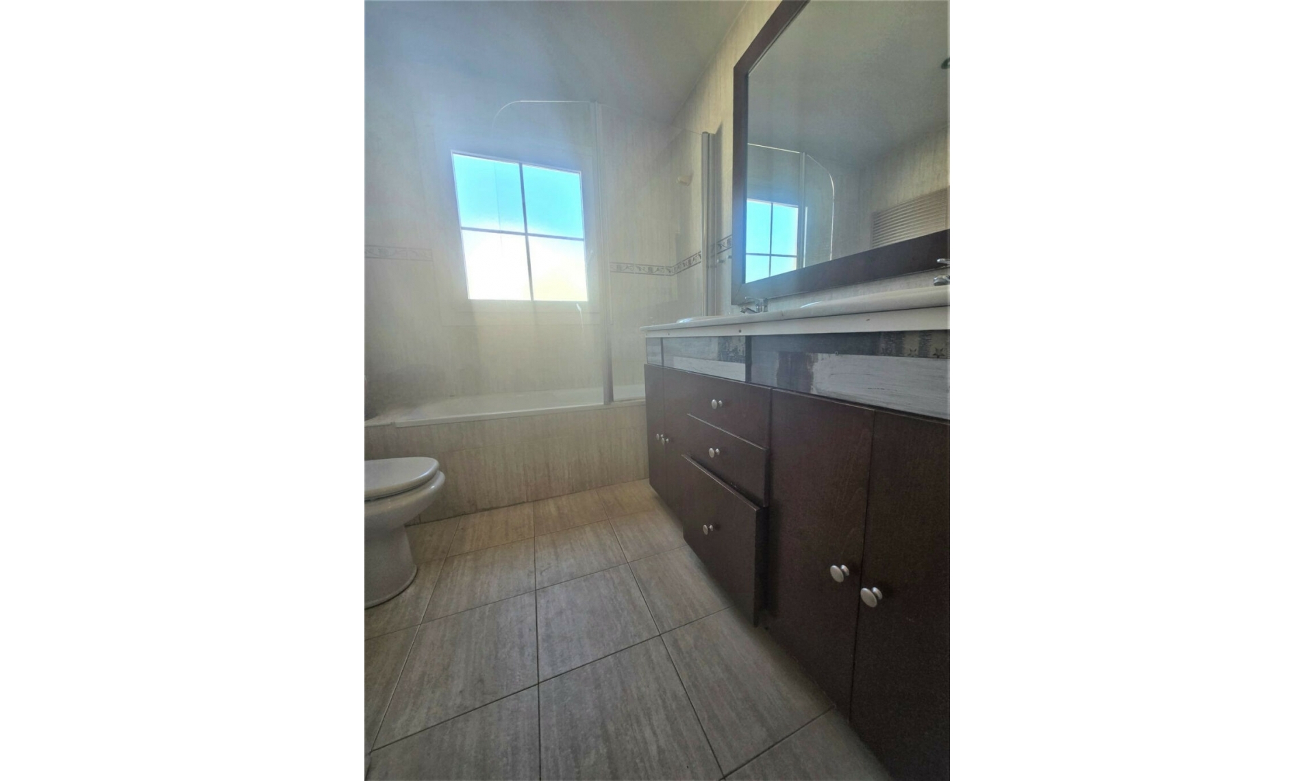 Resale - House -
Playamar