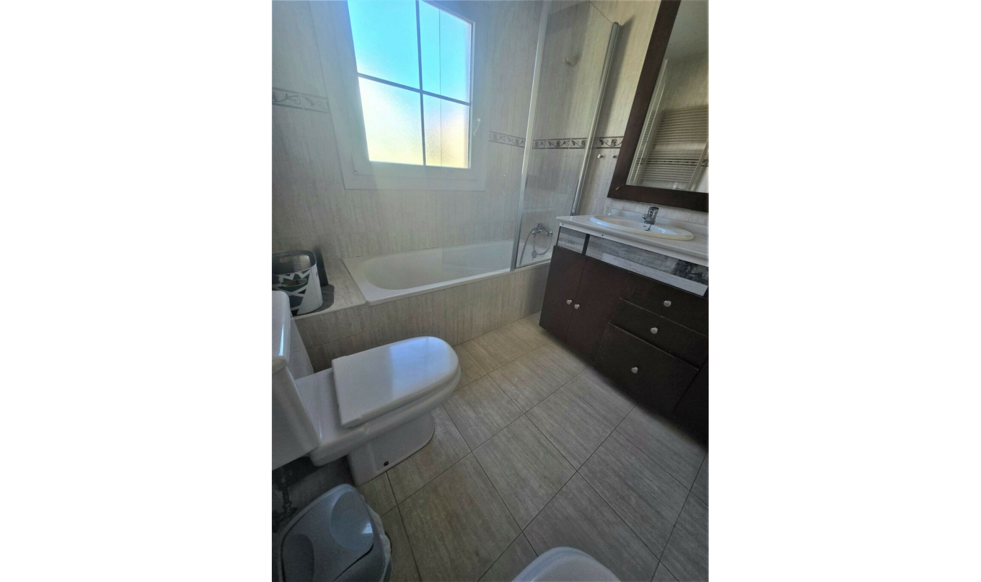 Resale - House -
Playamar