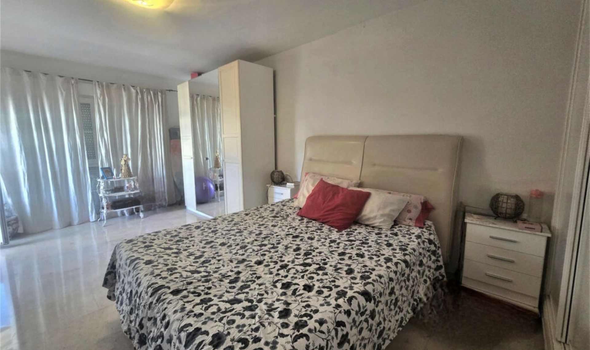 Resale - House -
Playamar