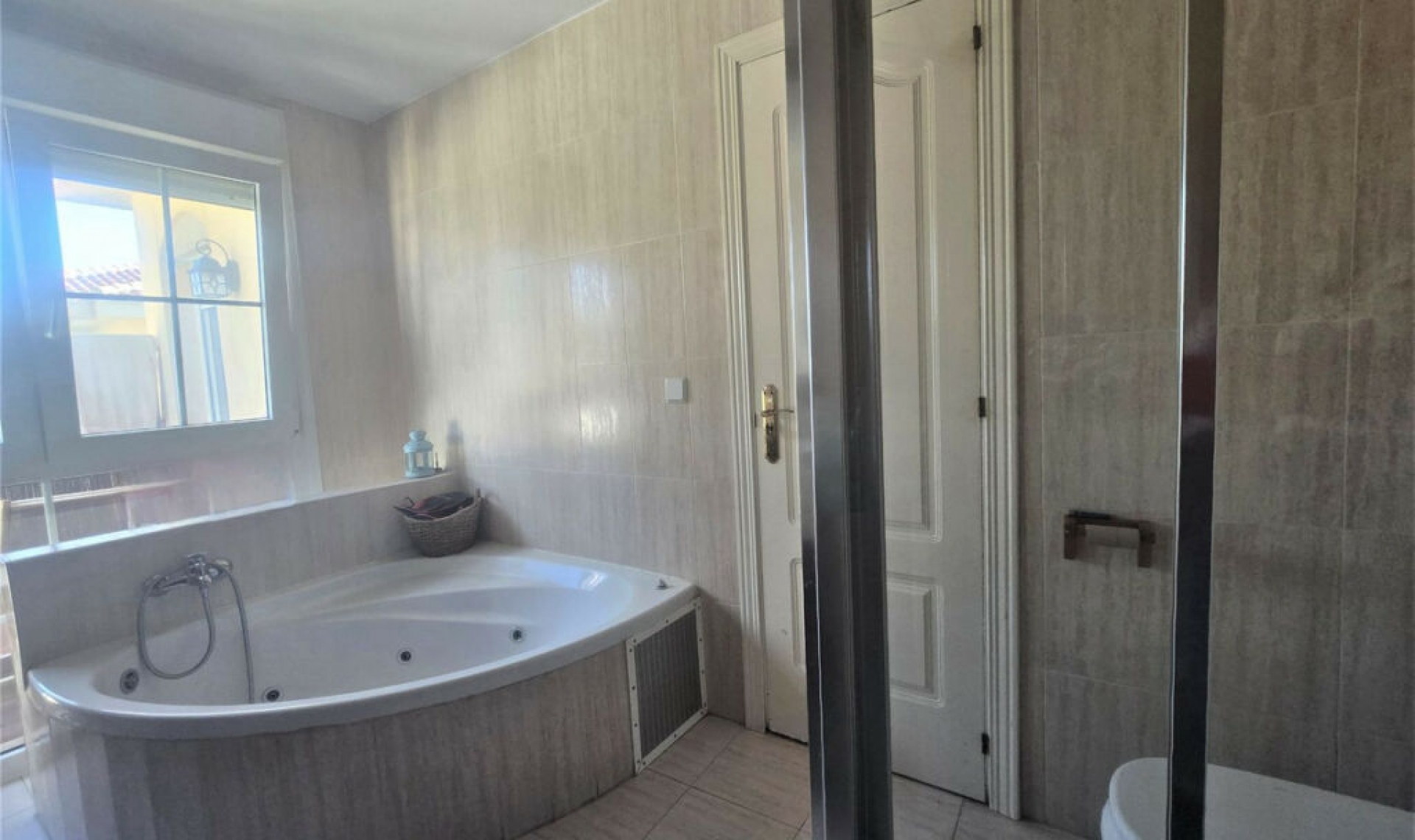 Resale - House -
Playamar