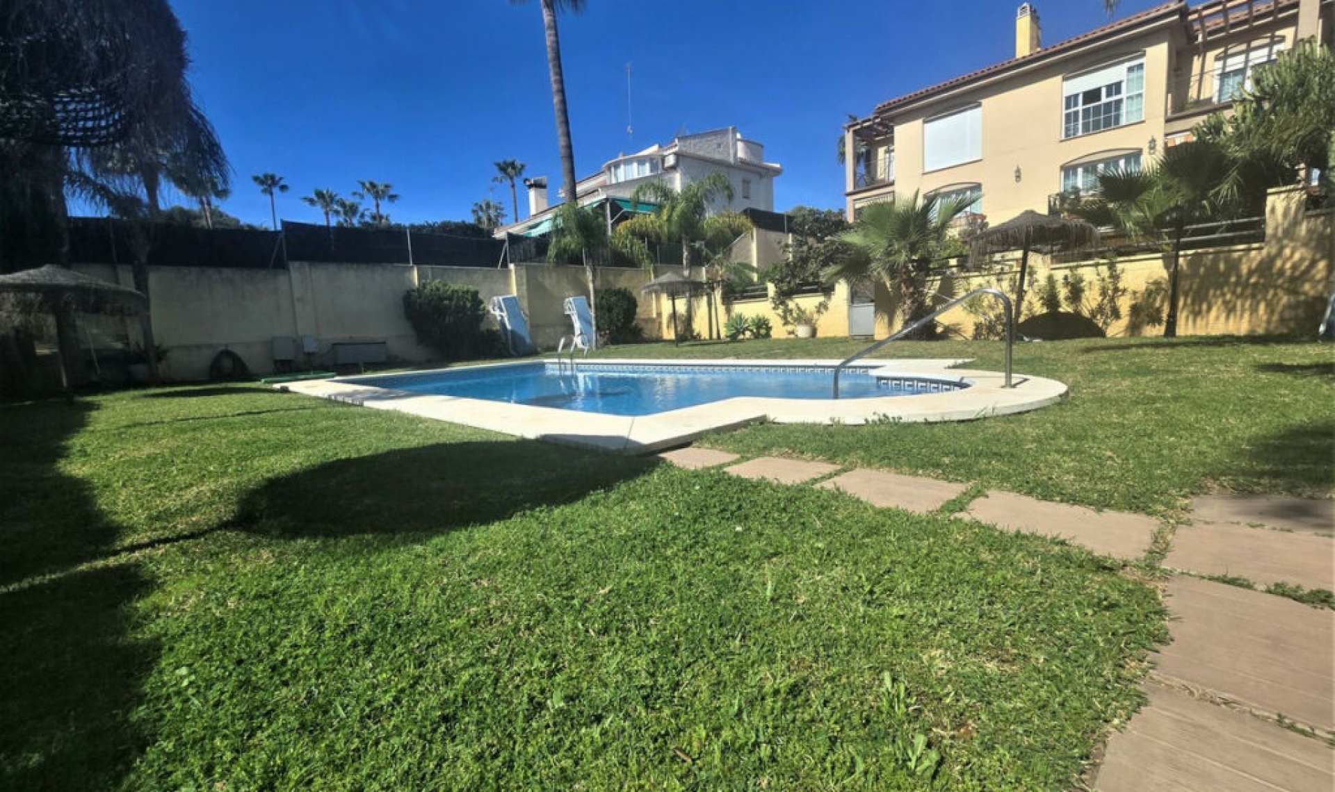 Resale - House -
Playamar