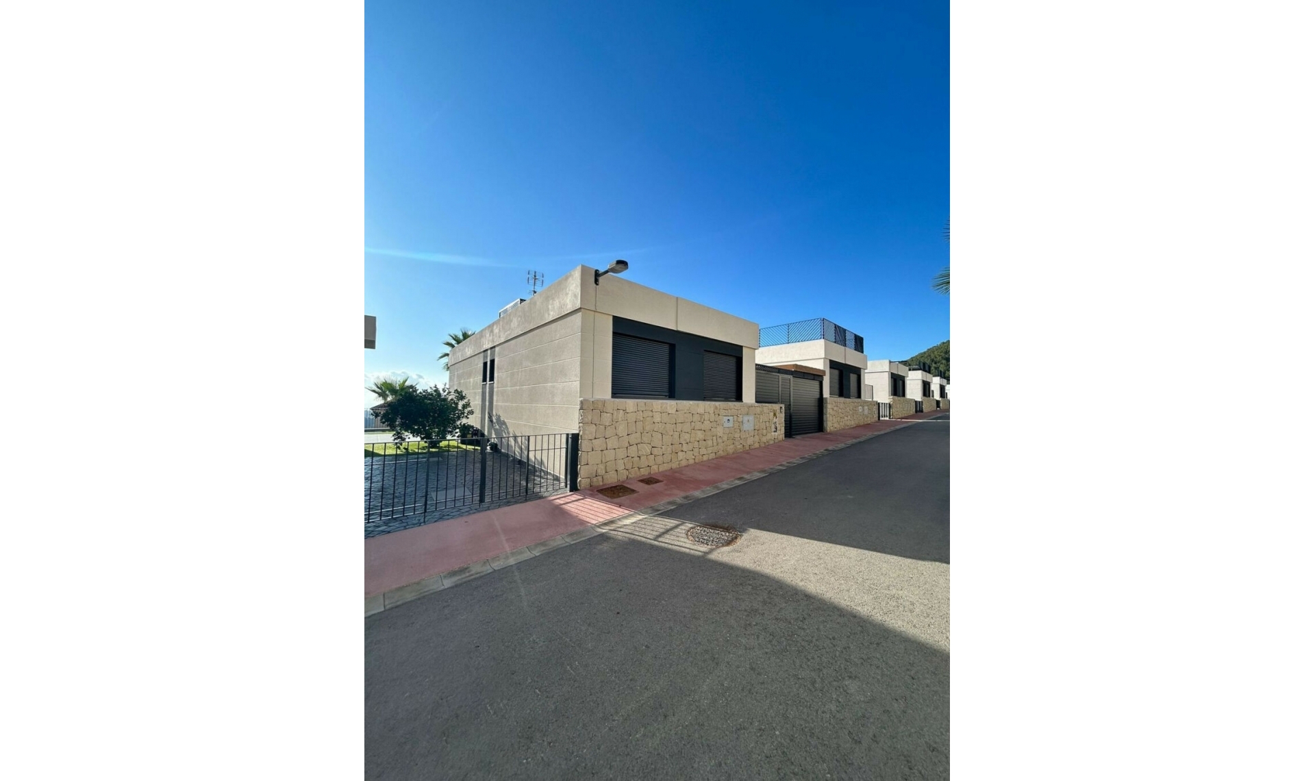 Resale - House -
Polop