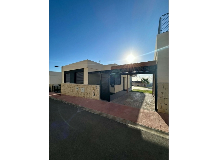 Resale - House -
Polop