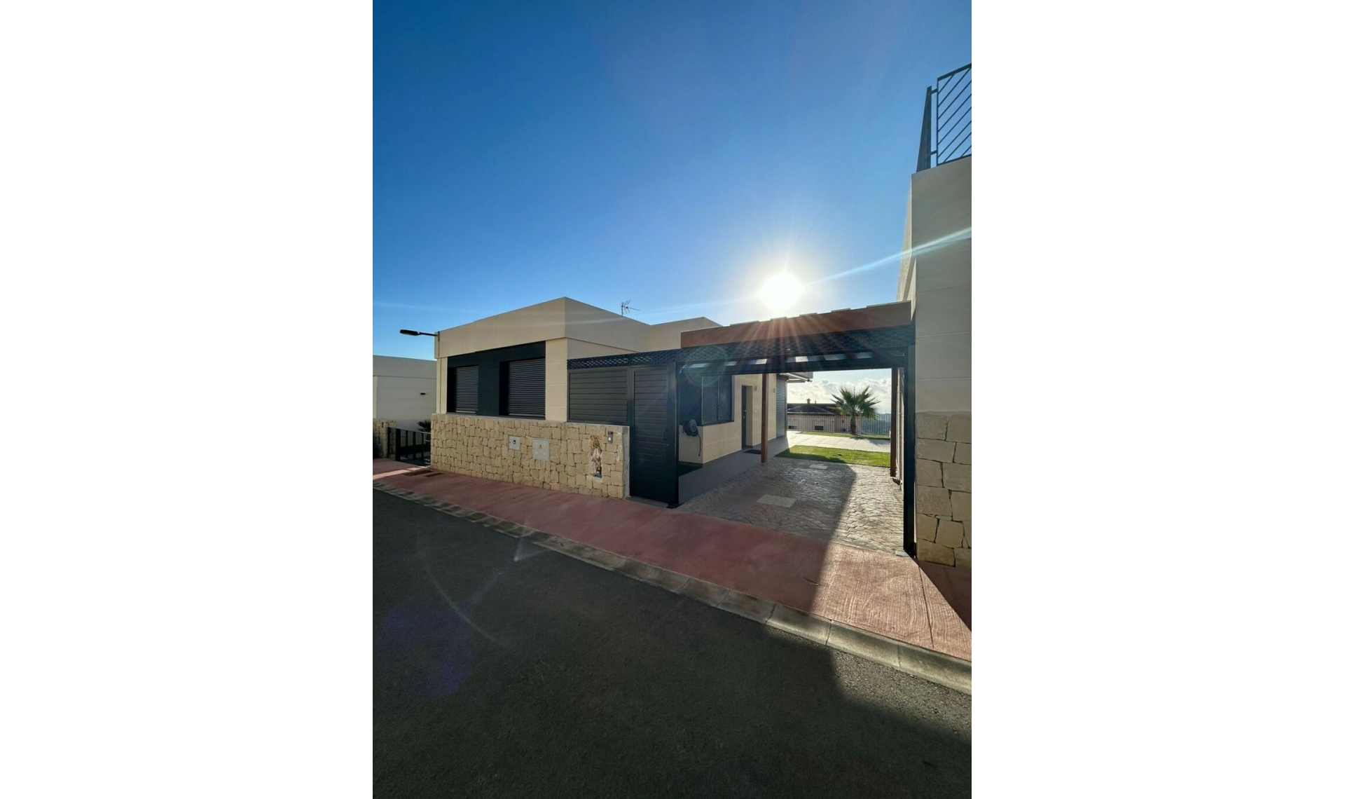 Resale - House -
Polop