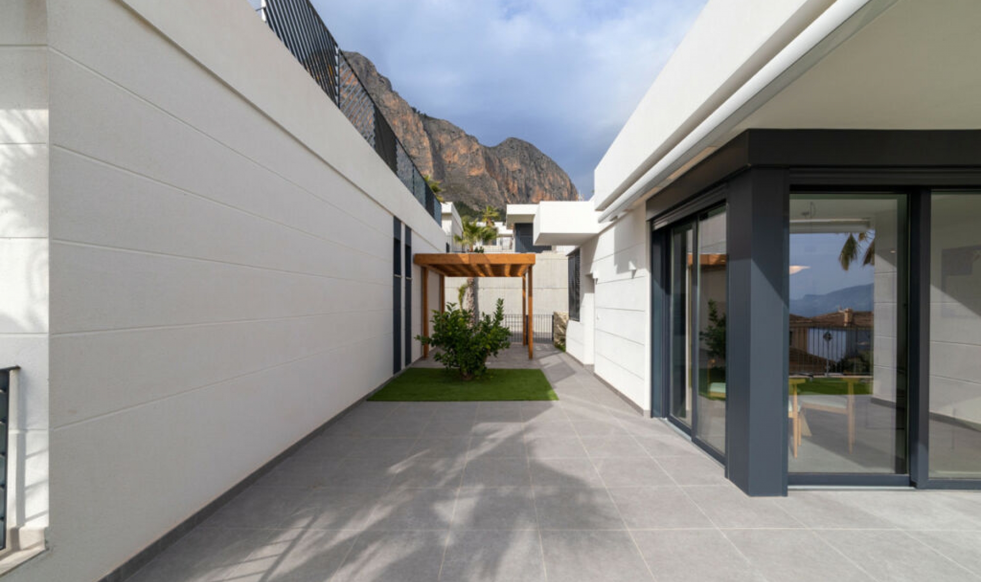 Resale - House -
Polop