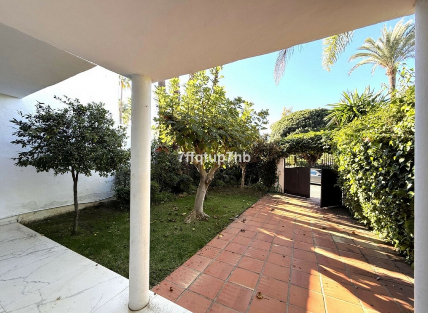 Resale - House -
Puerto Banús