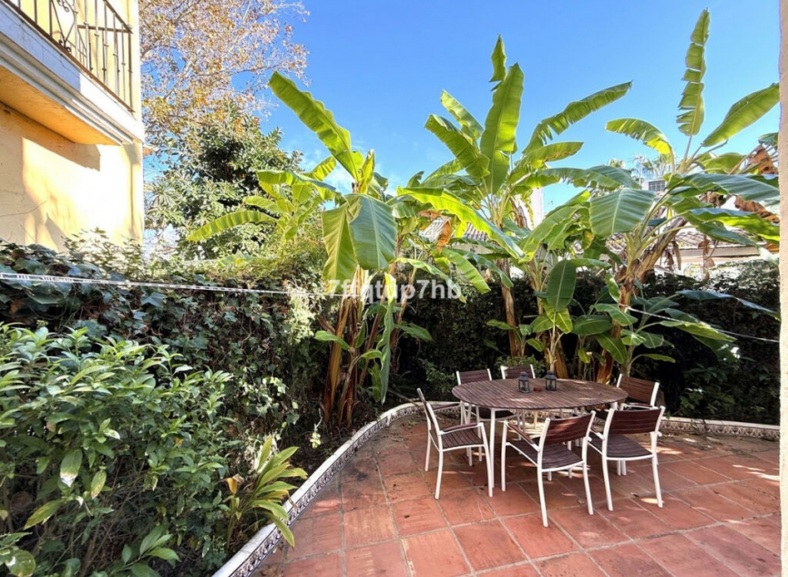 Resale - House -
Puerto Banús